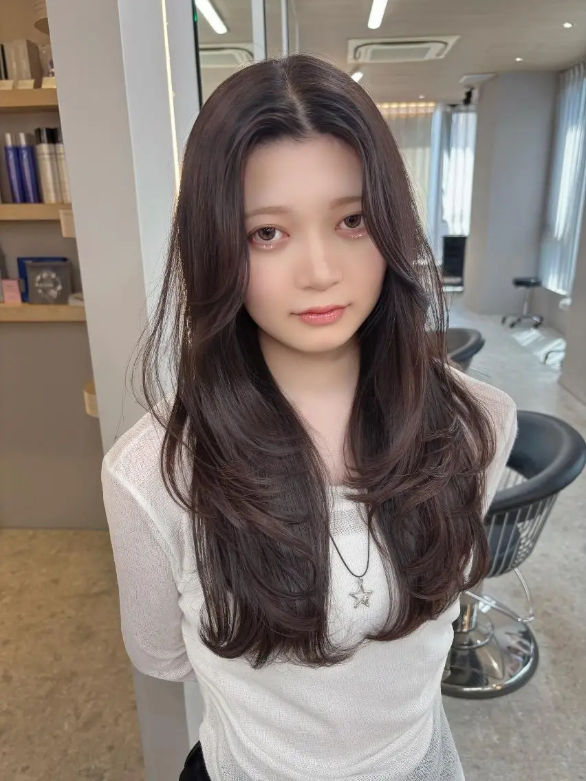 ロング 切りっぱなしボブ チョコレートブラウン ボブ くびれヘア 韓国風ヘア ヘアカラー トリートメント RYOTA レイヤー 中明度カラー/縮毛のヘアスタイル