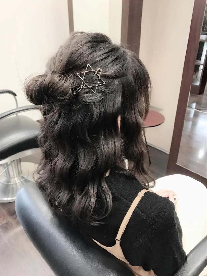 ミディアム ヘアアレンジ お団子ヘア ヘアセット 沢田 瞳のヘアスタイル