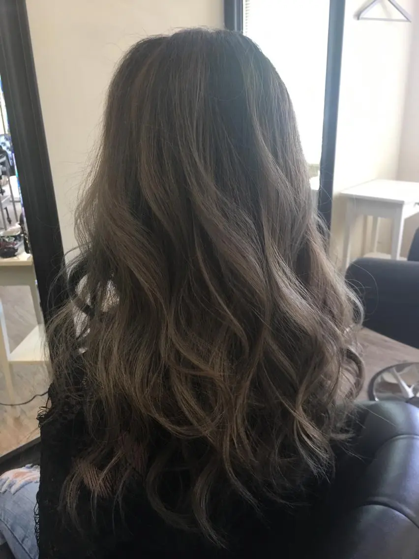 ロング カラー 鶴見 和美のヘアスタイル
