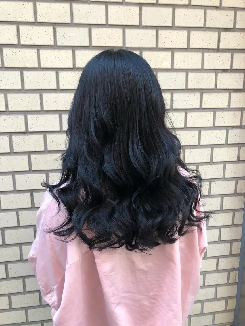 ロング カラー 黒髪 ブルーカラー ブルーブラック ムルギョル巻き オルチャンヘア 韓国ヘア得意❤︎森澤 悠佳のヘアスタイル