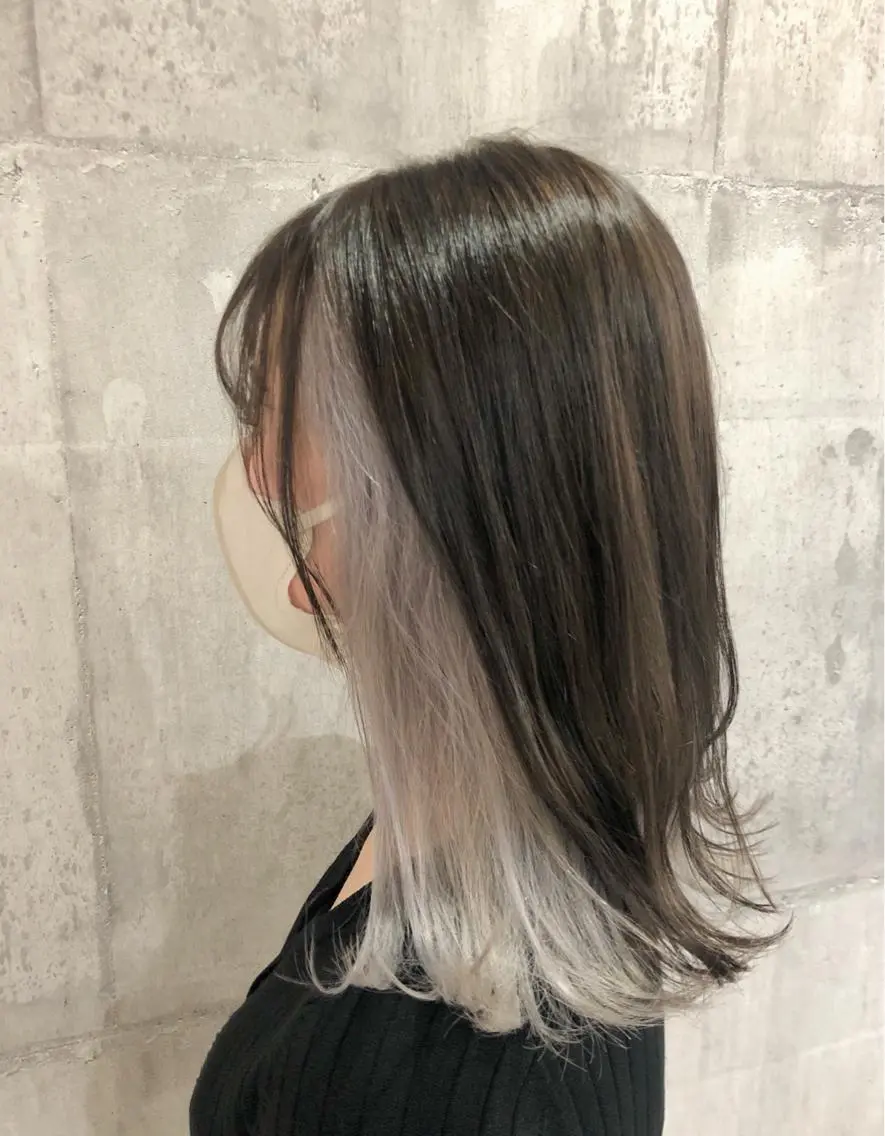 ミディアム カラー インナーカラー シルバー ホワイトシルバー カット ヘアカラー トリートメント 興津/韓国レイヤー ダブルカラー美髪縮毛のヘアスタイル
