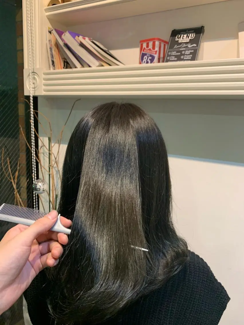 ミディアム カラー ヘアアレンジ グレージュ オリーブグレージュ オリーブグレー ヘアカラー トリートメント ヘアセット 金子 廉のヘアスタイル