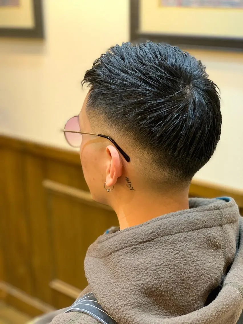 ショート カット 近藤 真のヘアスタイル