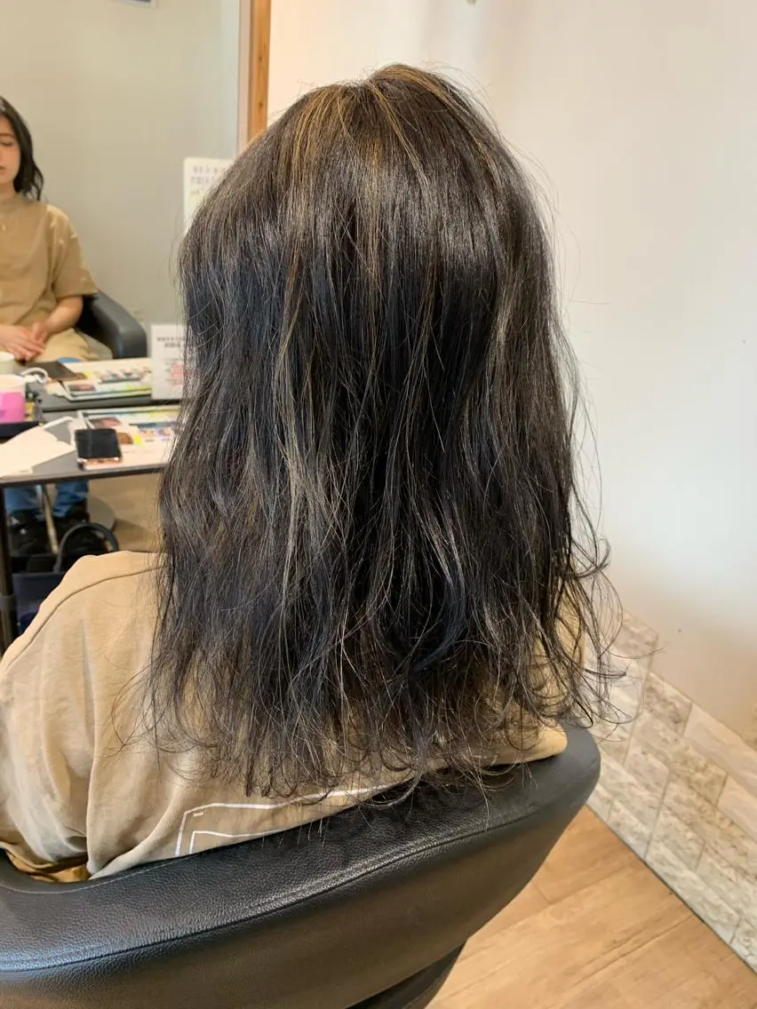 ミディアム カラー ハイライトカラー ハイライト ヘアカラー 大久保 隆蔵のヘアスタイル