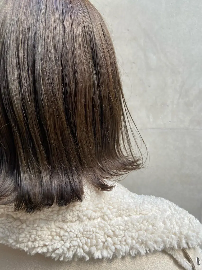 ショート なつめ🐶ショート ベージュカラーのヘアスタイル