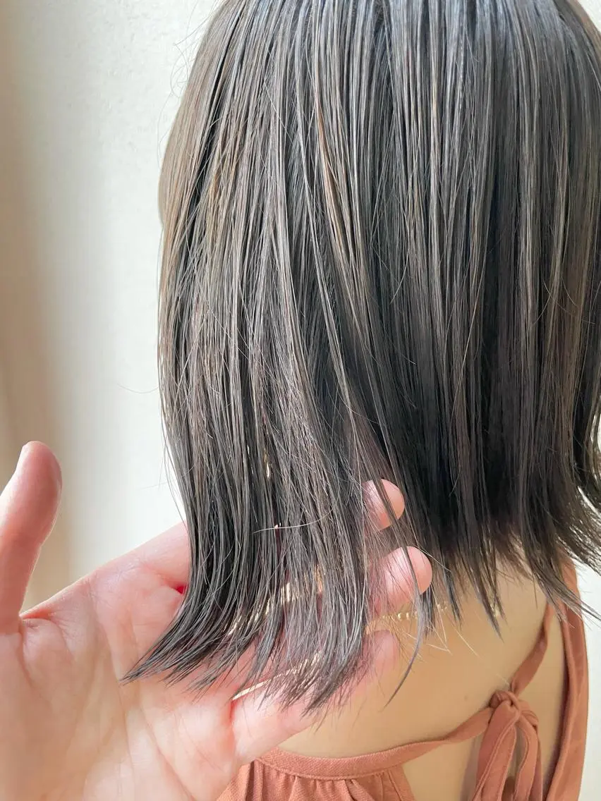 ショート カラー ベージュカラー オリーブベージュ ヘアカラー 沢田 瞳のヘアスタイル