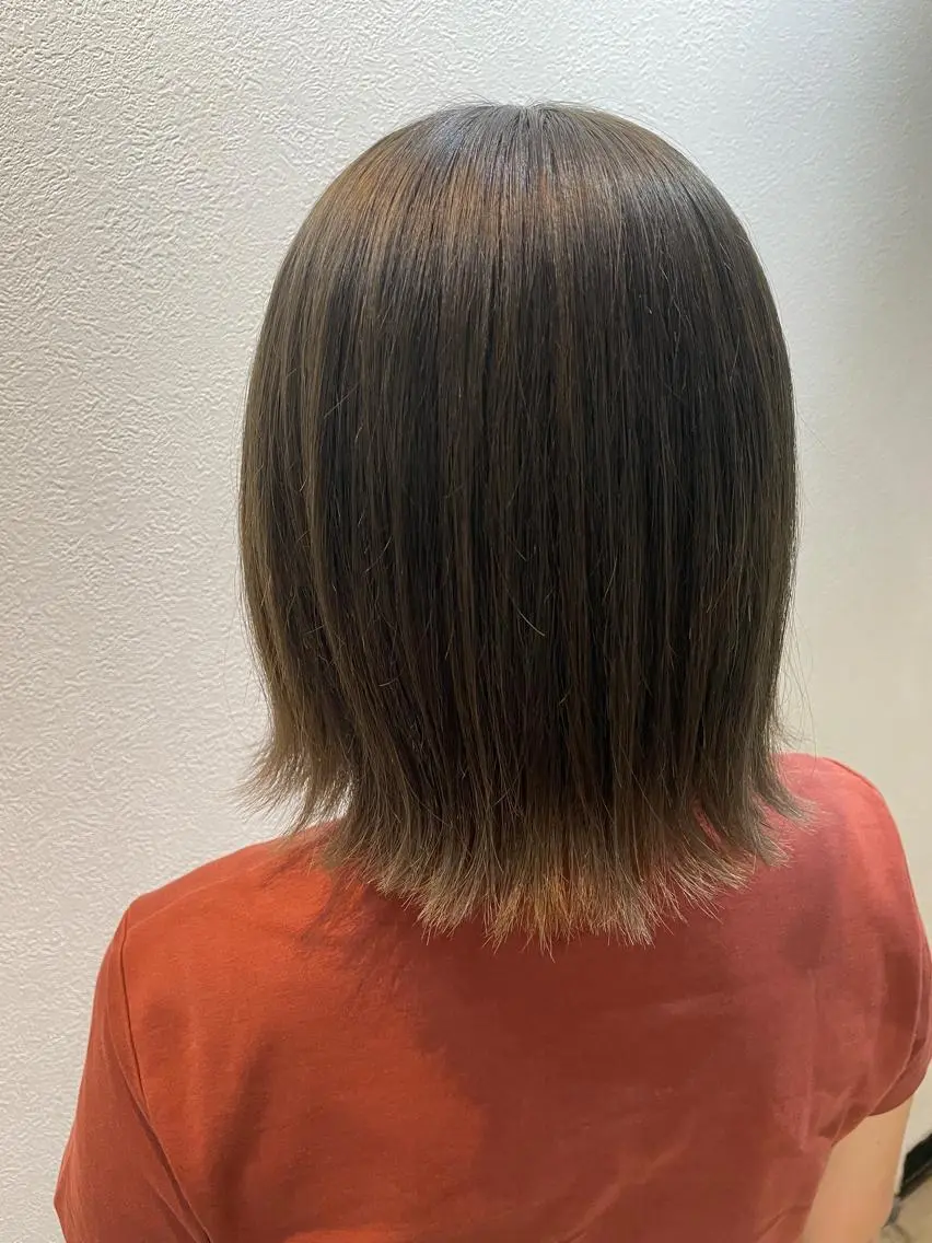 カラー タケウチ サトミのヘアスタイル