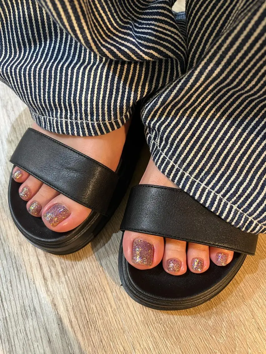 ネイル フットネイル ラメ(グリッター) ピンク フォルチェ博多店 細田のネイルデザイン