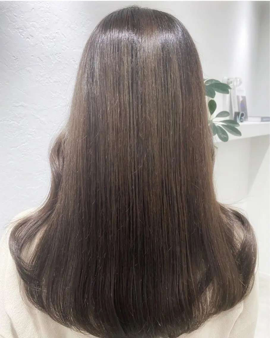 ロング カラー 透明感カラー グレージュ オリーブグレージュ オリーブグレー カット ヘアカラー トリートメント 艶カラー/韓国風ヘア 🩵shioneのヘアスタイル