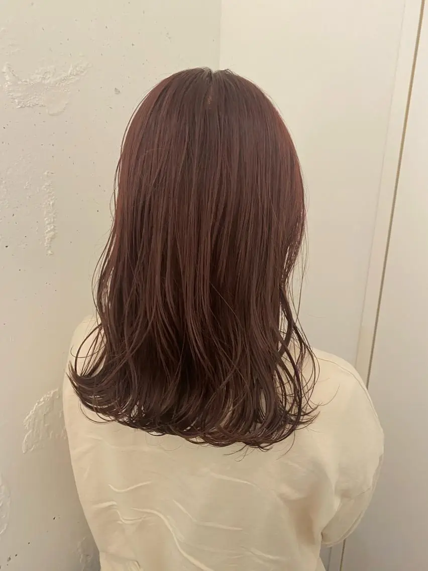 セミロング ピンクブラウン 関 桃萌果のヘアスタイル