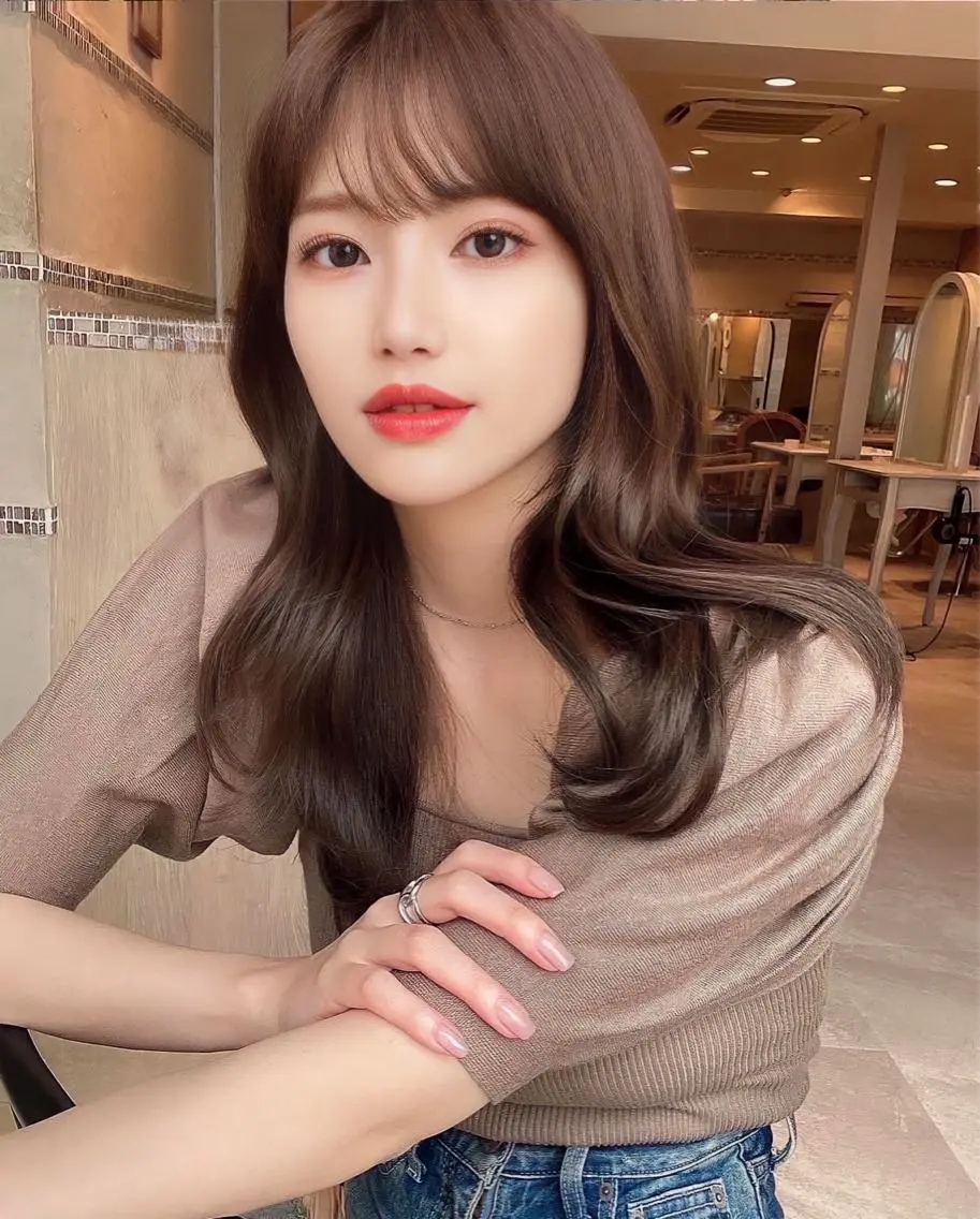 セミロング くびれヘア 韓国風ヘア カット ヘアカラー トリートメント 朝3秒で前髪が決まる クロスパーマ✂️ヒロのヘアスタイル