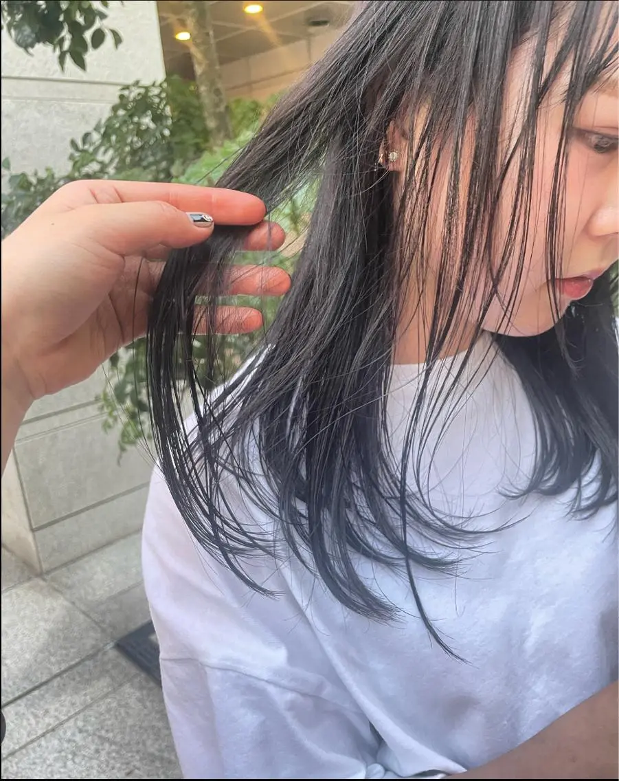 セミロング mei|顔まわり ×透明感カラーのヘアスタイル