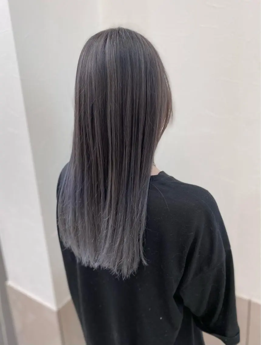ロング カラー バレイヤージュ ブリーチ シルバー レイヤーカット 川合 勇気のヘアスタイル