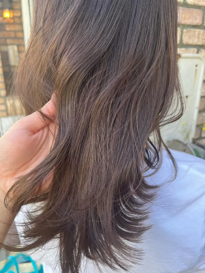 セミロング カラー ヘアアレンジ ベージュカラー グレージュ ラベンダーカラー ラベンダーベージュ ミルクティーベージュ ヘアカラー トリートメント レイヤー/グレージュ 🤍奥開梨恵のヘアスタイル