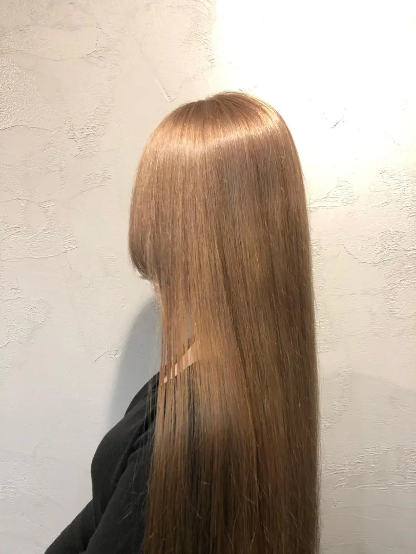 ロング カラー ベージュカラー ブリーチ ミルクティーベージュ ベイリコルド　アトリ 店長　宮城一真のヘアスタイル