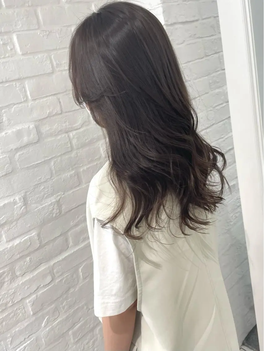 ロング カラー ヘアカラー トリートメント 米津 優花のヘアスタイル