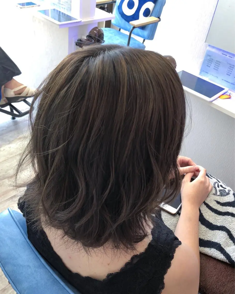 ミディアム カラー ハイライトカラー ハイライト 白井 つづりのヘアスタイル
