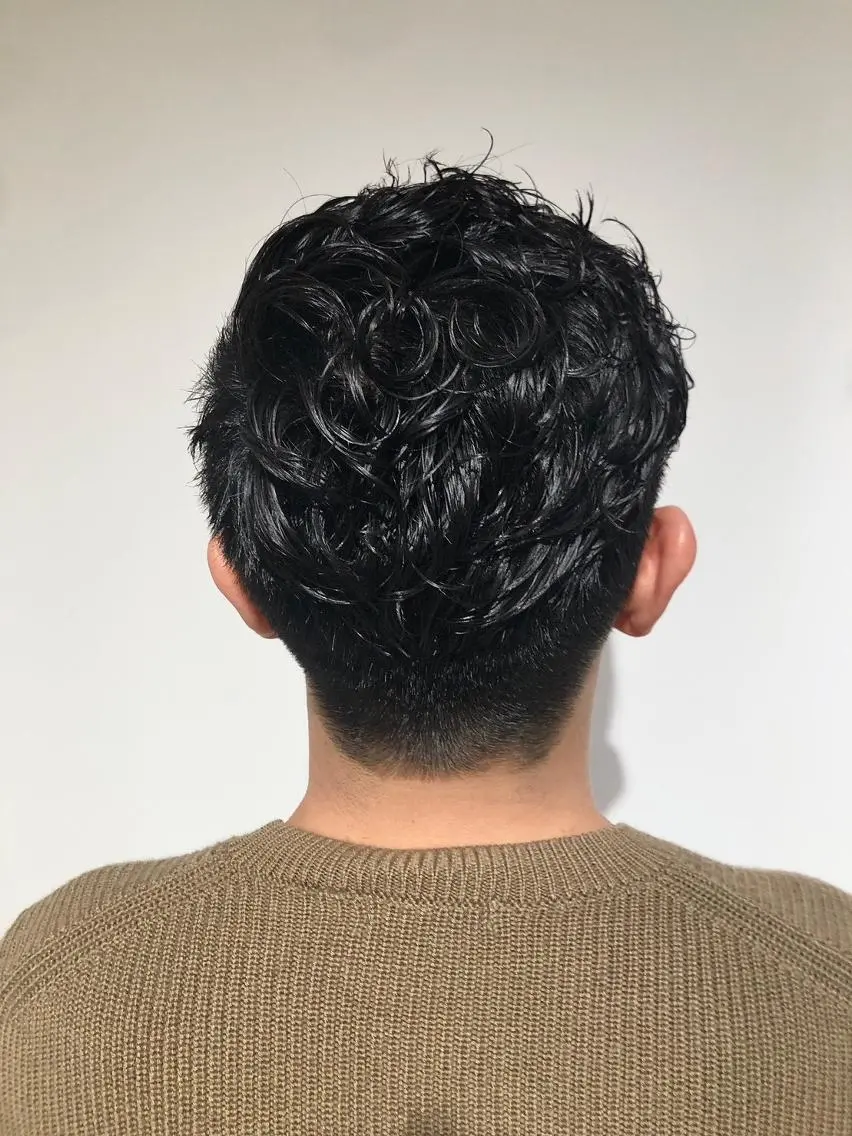 ショート パーマ メンズ アップバング ビジネス マッシュ メンズパーマ メンズツイストパーマ 高橋 英彦のヘアスタイル