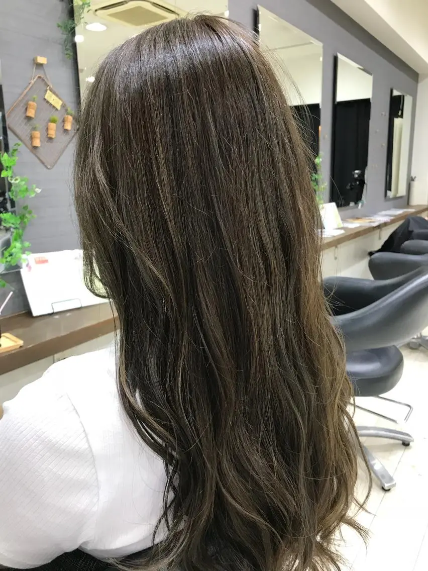 ロング カラー Adachi Fujikoのヘアスタイル