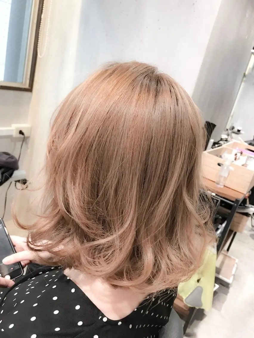ミディアム カラー ベージュカラー ミルクティーベージュ 表参道/さあ や/大人ナチュラルのヘアスタイル