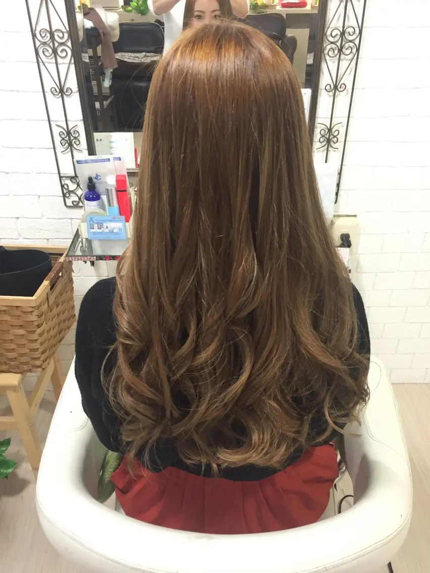 ロング カラー パーマ アッシュ ベージュカラー ブリーチ ハイトーンカラー ブリーチなしカラー GLOSS 心斎橋 山上のヘアスタイル