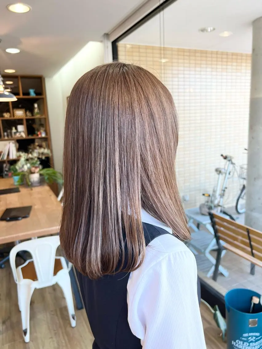 セミロング カラー ベージュカラー 堀 望美のヘアスタイル