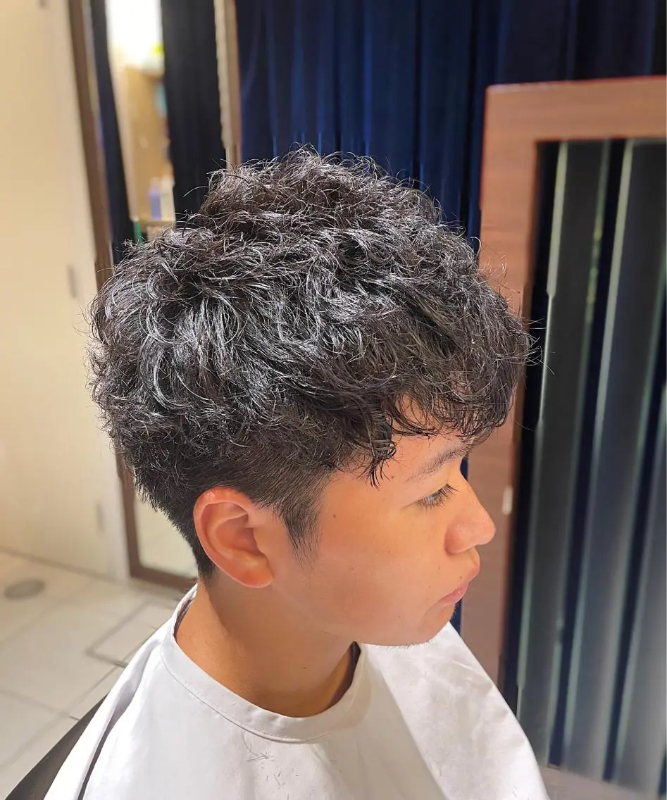 ショート パーマ メンズ マッシュ メンズパーマ スパイラルパーマ パーマ 岡崎 隆晟のヘアスタイル