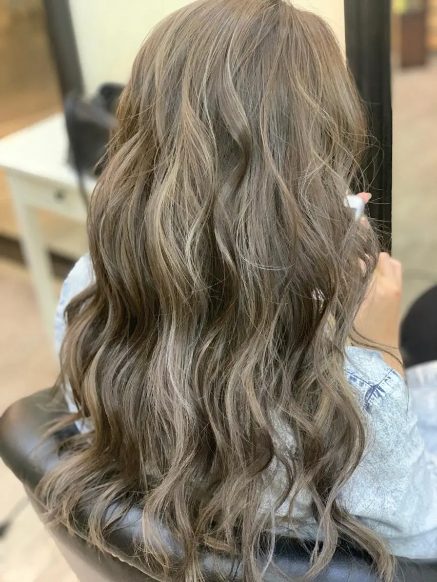 ロング カラー ヘアカラー 鶴見 和美のヘアスタイル