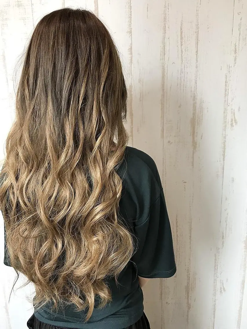 ロング カラー パーマ 大阪レミーエクステ チビ編み込みのヘアスタイル