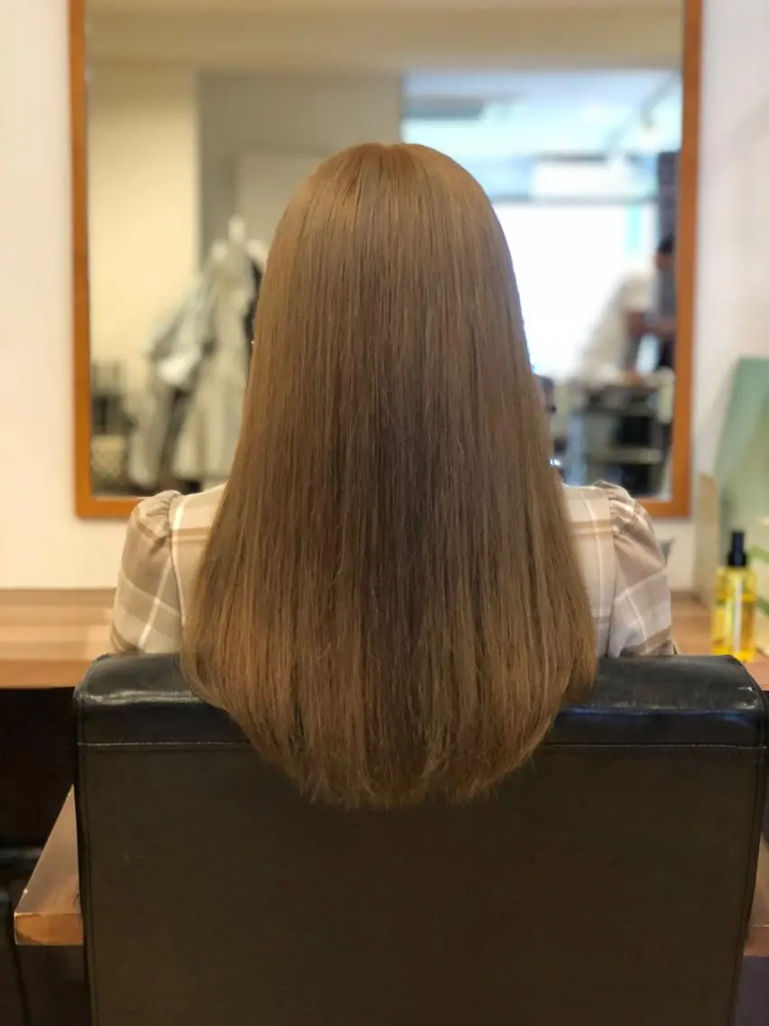 ロング カラー ベージュカラー ブリーチ ケアブリーチ ダブルカラー ミルクティーベージュ カット パーマ トリートメント ヘッドスパ 美髪矯正 🌈髪質改善 山下のヘアスタイル