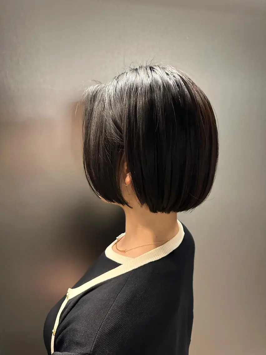 ショート 切りっぱなしボブ ボブ ハイライト トリートメント Memoriese 表参道のヘアスタイル