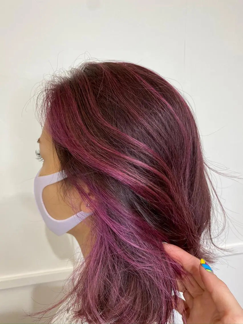 ミディアム カラー シールエクステ アディクシーカラー アッシュ バレイヤージュ ミストバング ヘアカラー 吉野 瑳桜のヘアスタイル