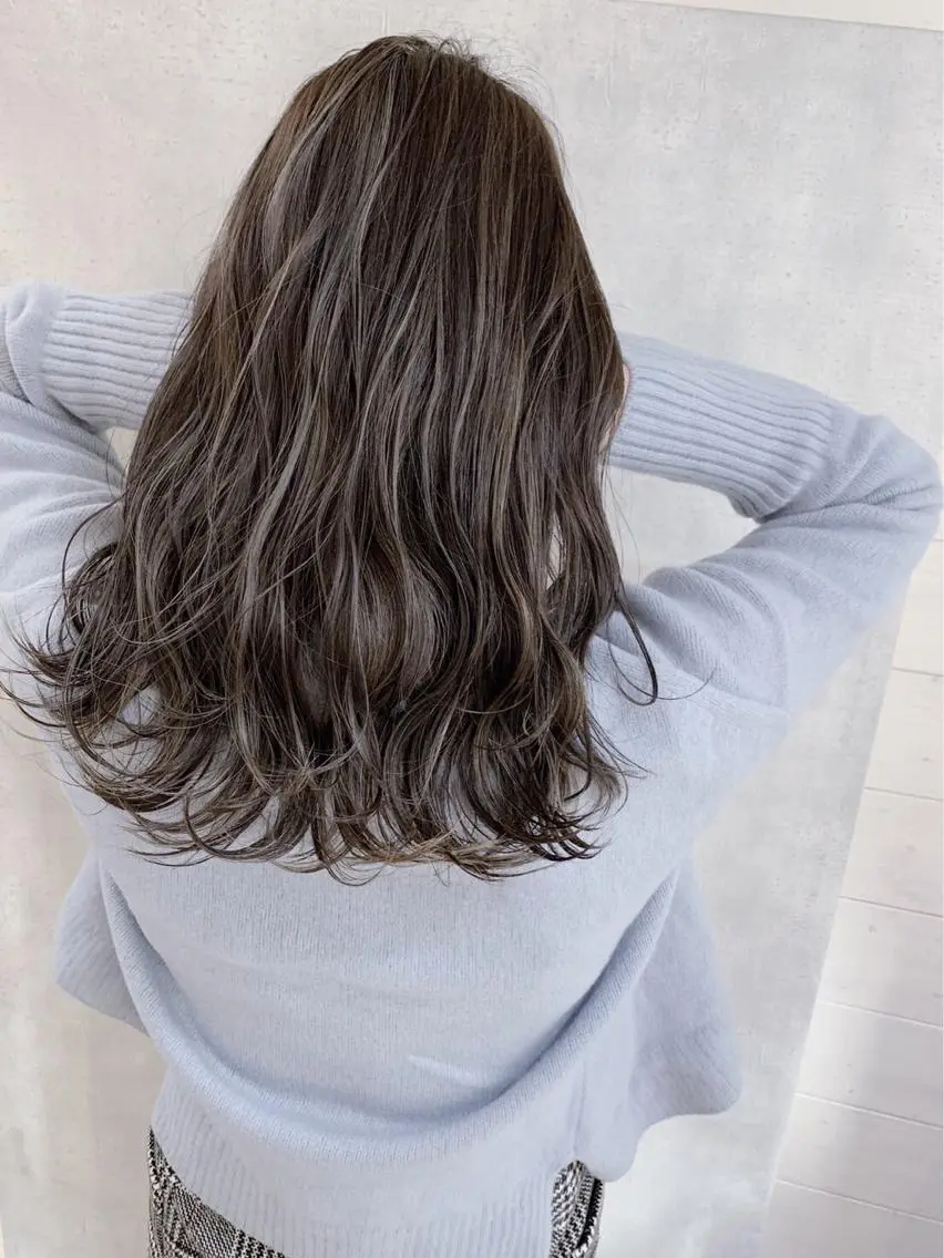 セミロング カラー ハイライトカラー ハイライト _WHITE 難波本店のヘアスタイル