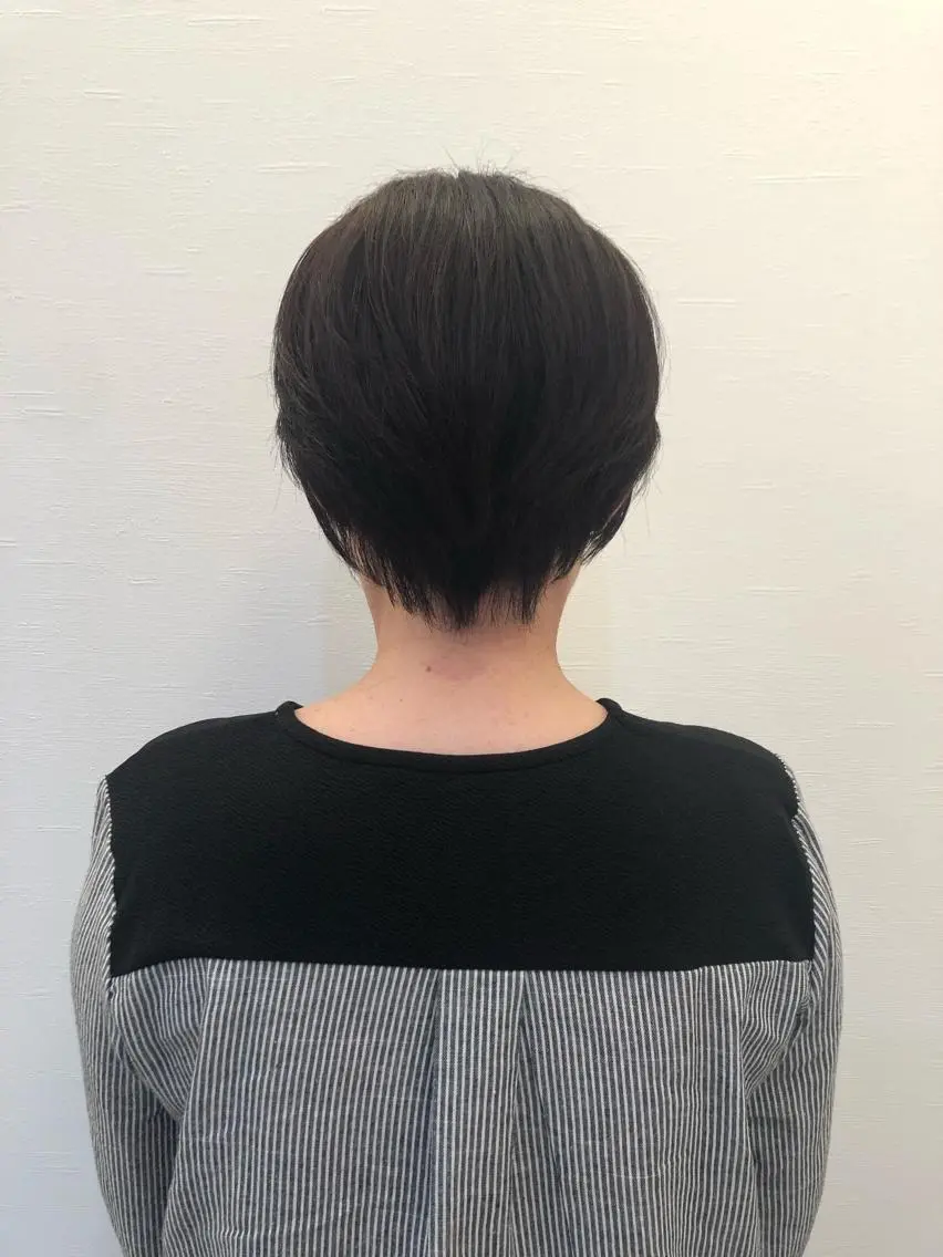 ショート ツノガイ エリのヘアスタイル