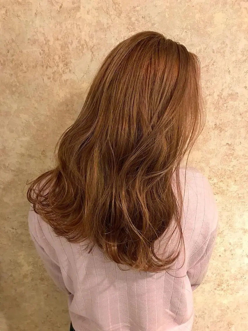 ミディアム カラー パーマ レイヤーカット 早崎太生のヘアスタイル