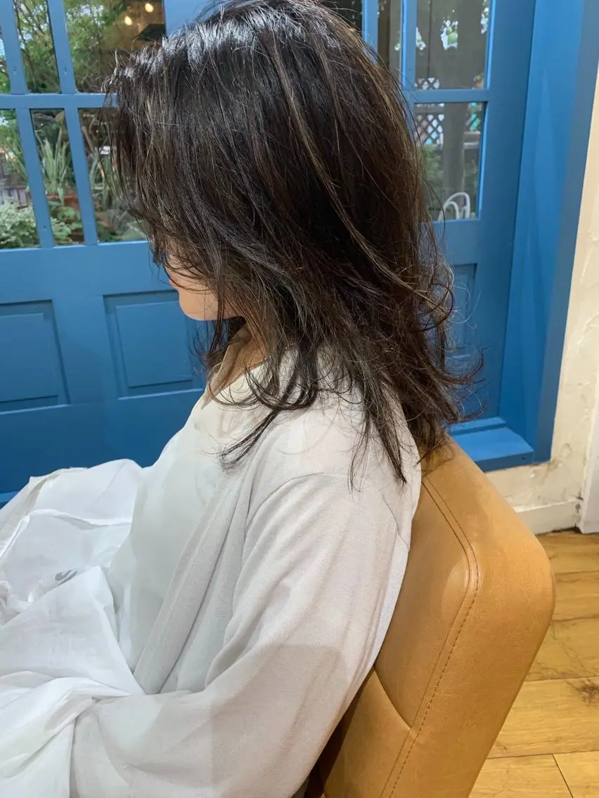 セミロング 柴田 日菜子のヘアスタイル