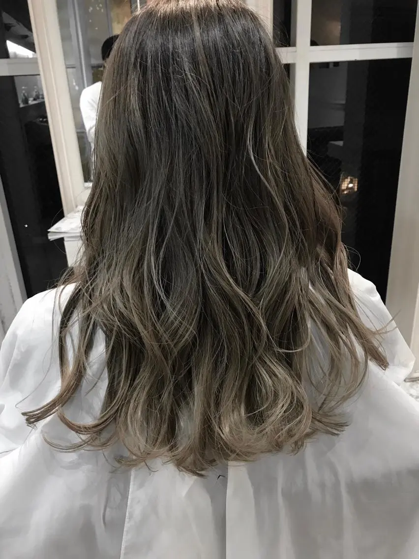 セミロング カラー バレイヤージュ レイヤーカット <<副店長>>小島 翔一郎のヘアスタイル