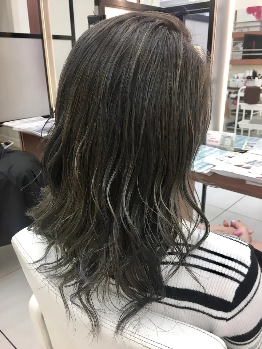 カラー バレイヤージュ グレージュ イルミナカラー 外国人風カラー カット ヘアカラー ブリーチ/バレイヤ ージュ川端裕司のヘアスタイル
