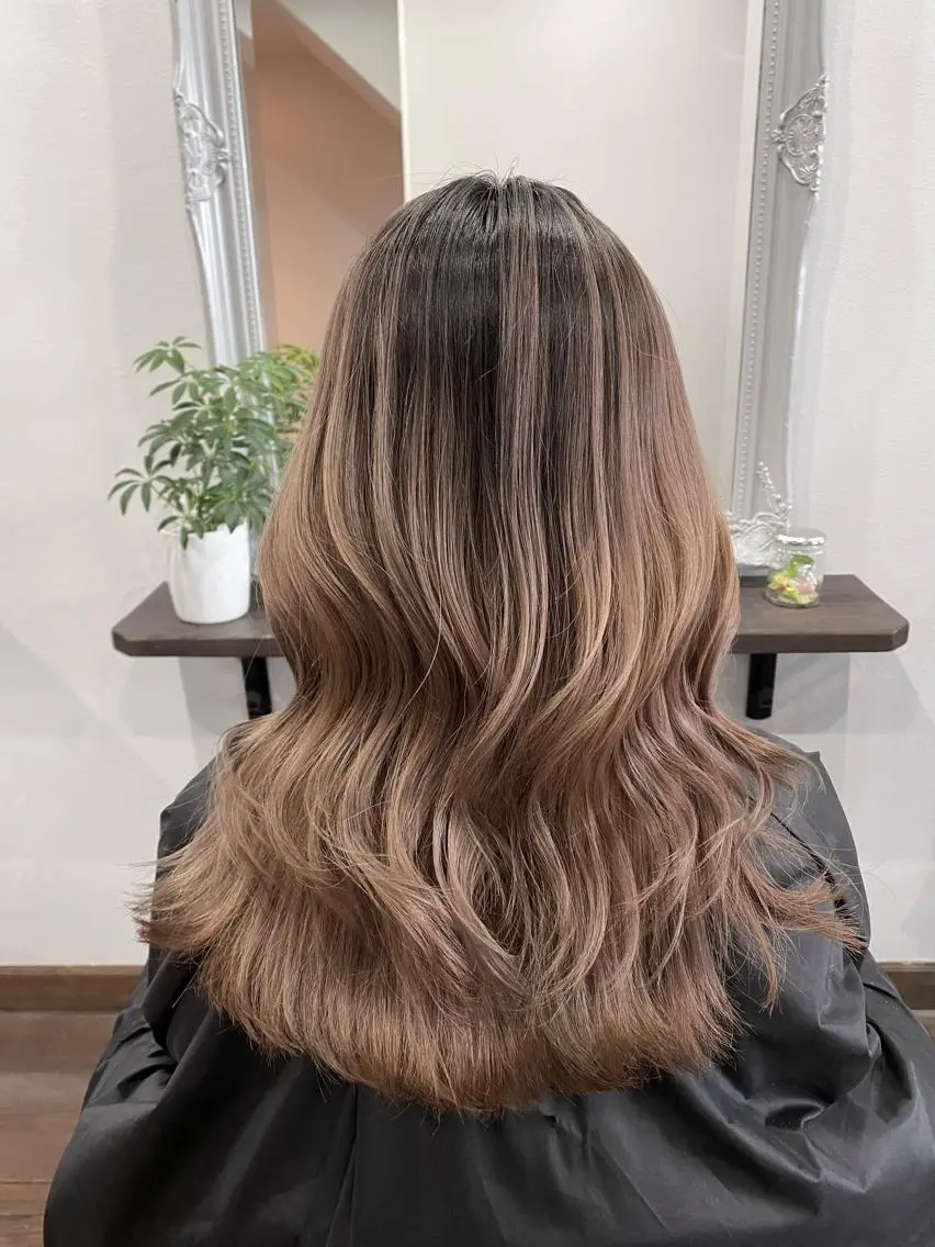 ロング ヘアカラー バレイヤージュ 隅中秀弥のヘアスタイル