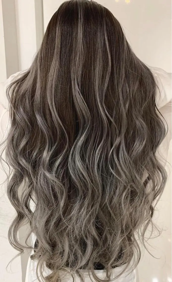 ロング カラー バレイヤージュ レイヤーカット Seventh Senseのヘアスタイル