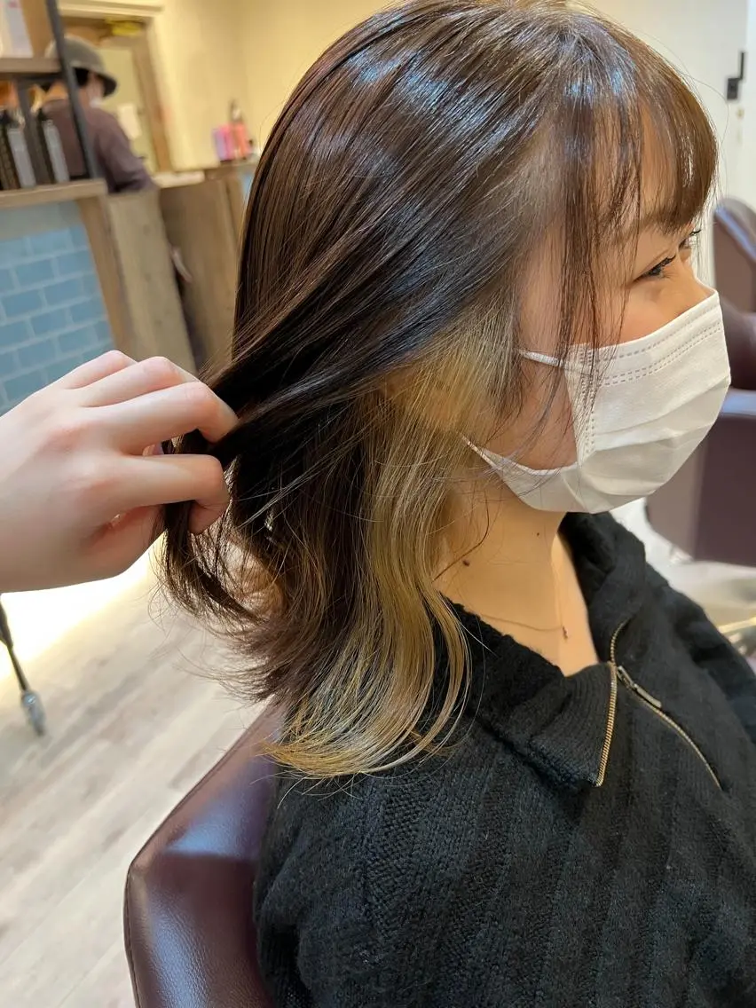 セミロング カラー イヤリングカラー ヘアカラー 工藤 梨花のヘアスタイル