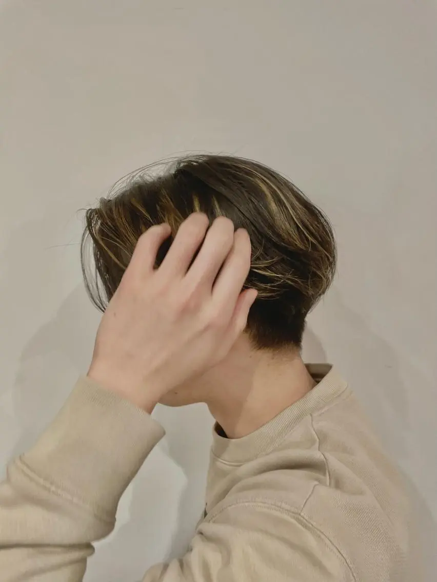 ショート カラー メンズ センターパート メンズハイライト ハイライトカラー ハイライト ショートカット✂︎ 久保田 航平のヘアスタイル