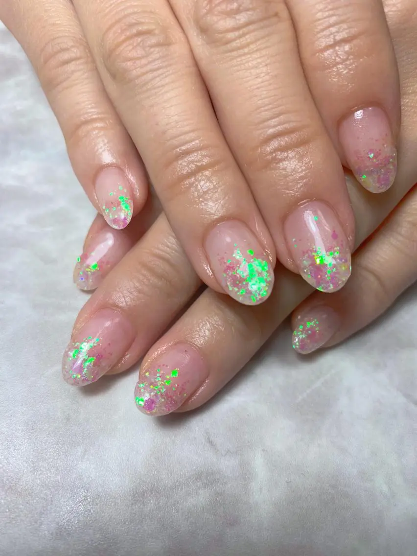 ネイル アイブロウ グラデーション ラメ(グリッター) ハンドネイル 🌿Charme🌿 MAIのネイルデザイン