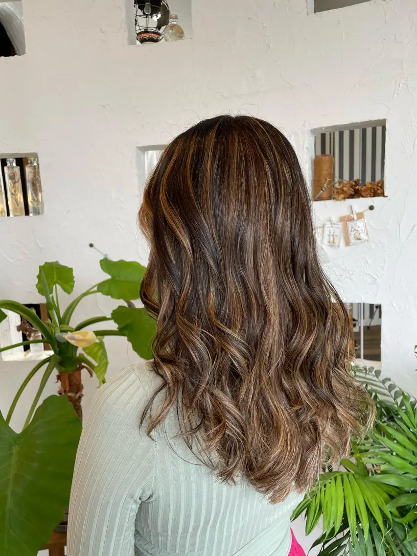 ロング カラー バレイヤージュ ベージュカラー ブリーチ ブラウンカラー ハイライトカラー ヘアカラー 🌸小掛🌸 豊橋外国人風カラーのヘアスタイル