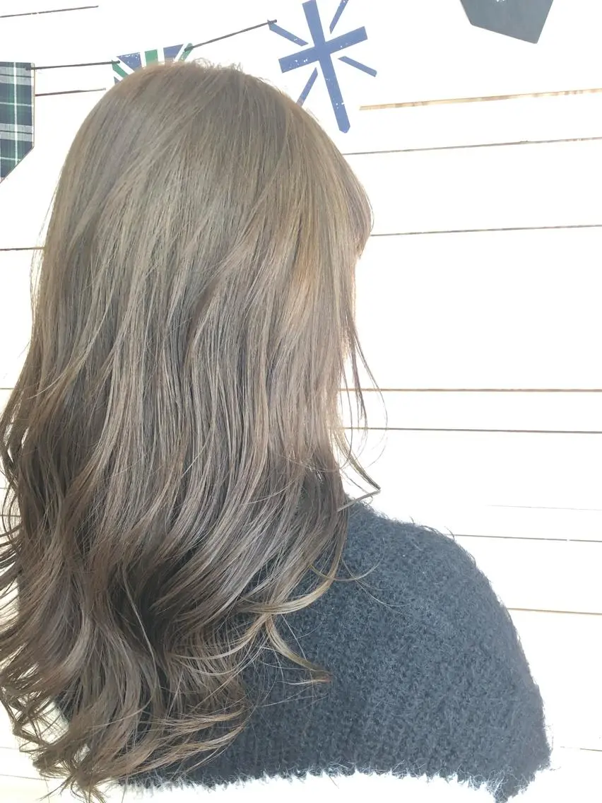 カラー ○HITOMI ○のヘアスタイル