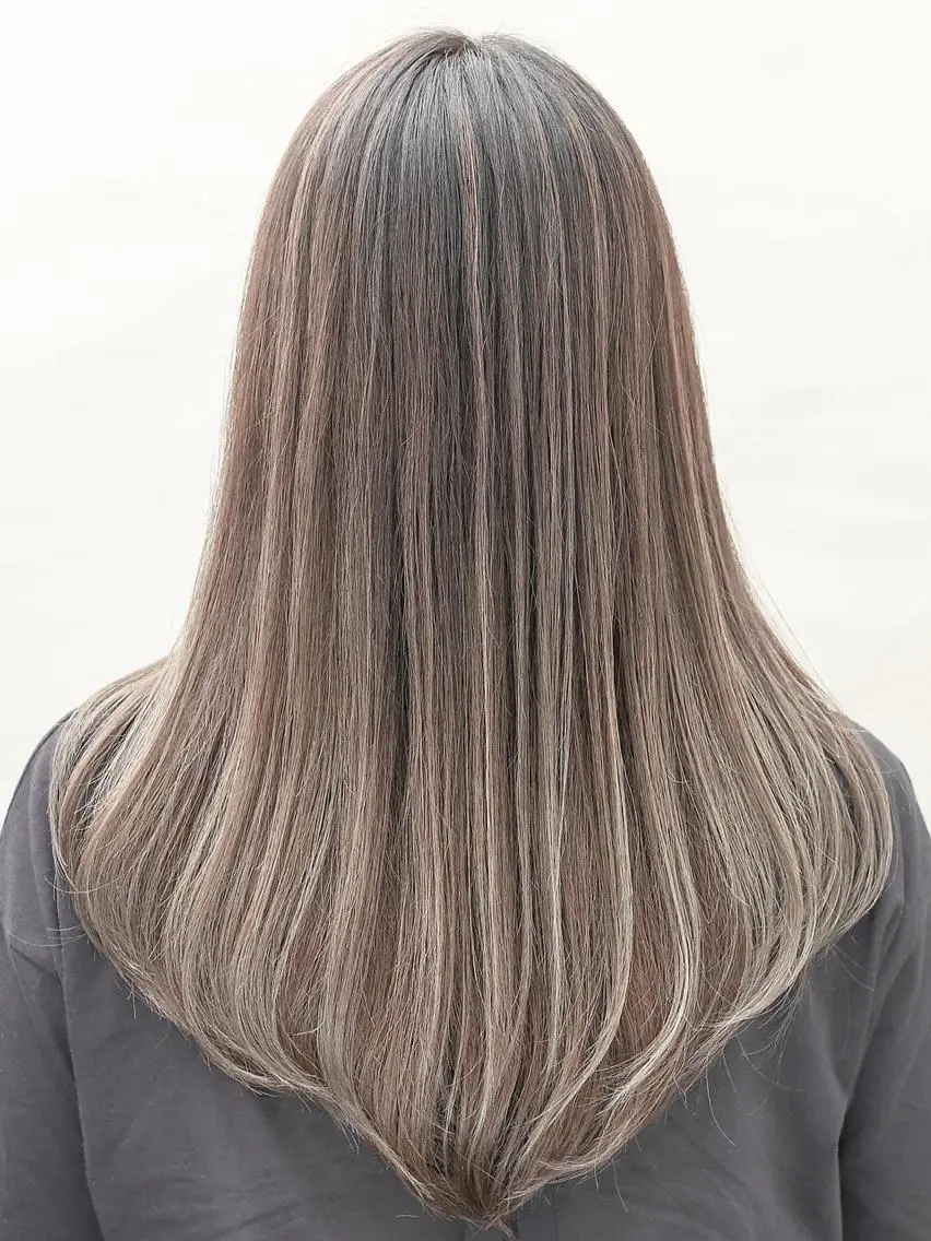 セミロング カラー THE USUAL ユージュアルのヘアスタイル