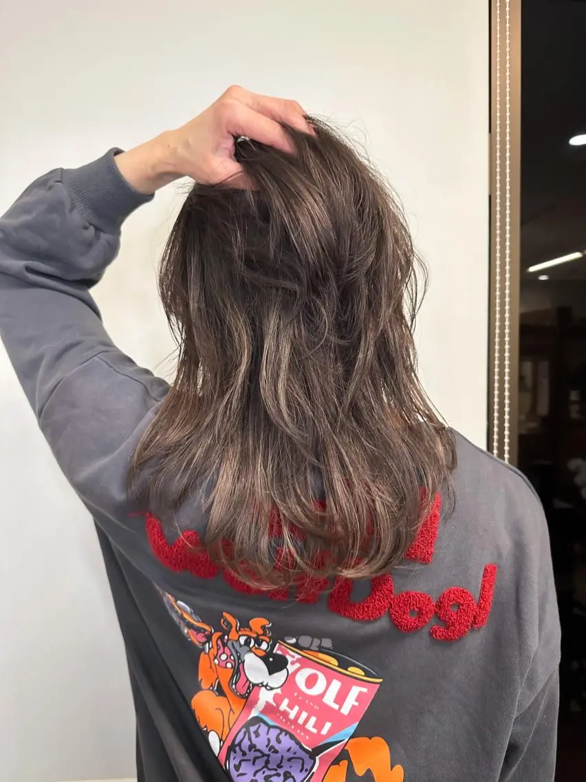 ミディアム カラー ハイライトカラー ハイライト レイヤーカット カット ヘアカラー トリートメント ブリーチカラー🫧 森　凪沙のヘアスタイル