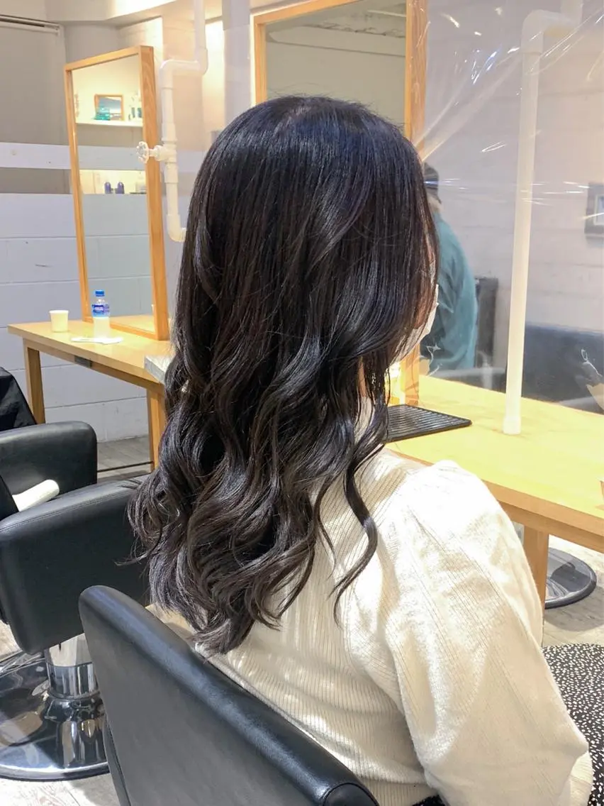 ロング カラー シルバー 鈴木 悠平のヘアスタイル