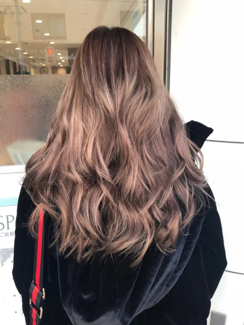 ロング カラー ベージュカラー ブリーチ ミルクティーベージュ 寺内 紳悟のヘアスタイル