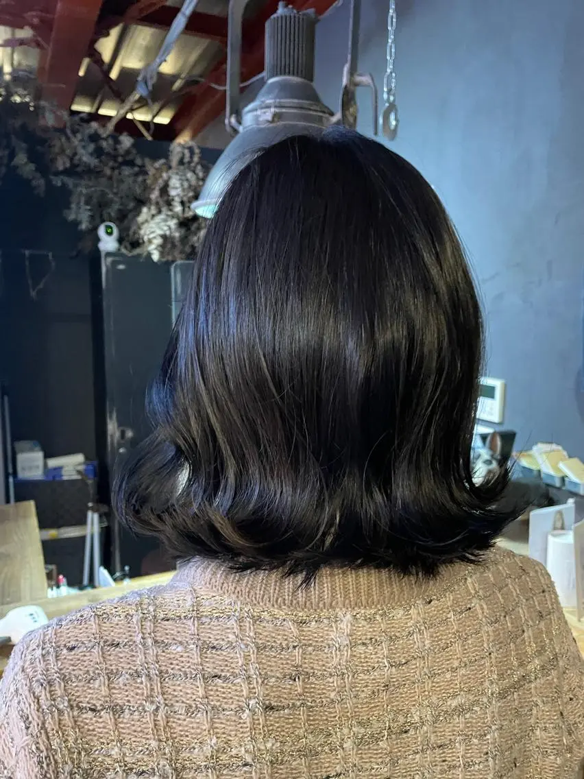 カラー 黒髪 ブルーカラー ブルーブラック 隅内 桃香のヘアスタイル